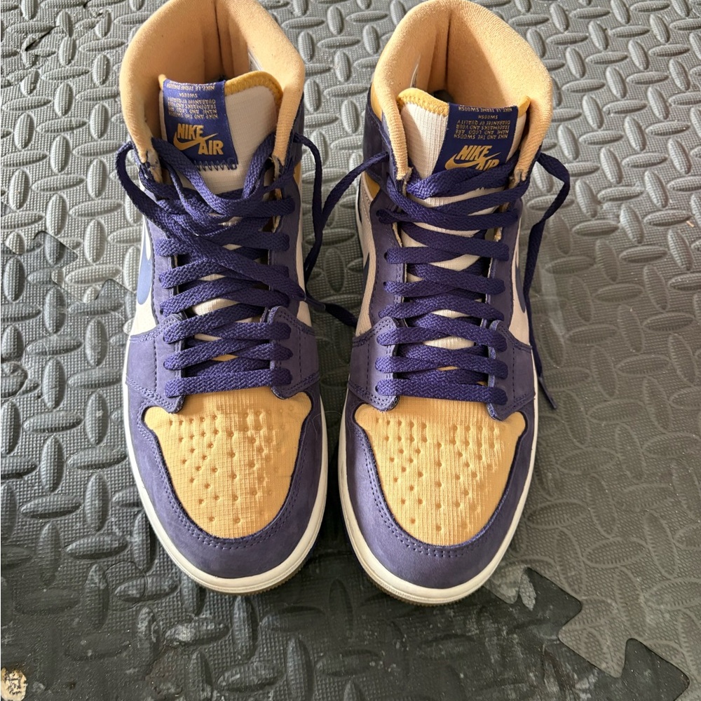 Jordan 1 Retro High Element
Gore-Tex Sky J Purple - mens 9.5